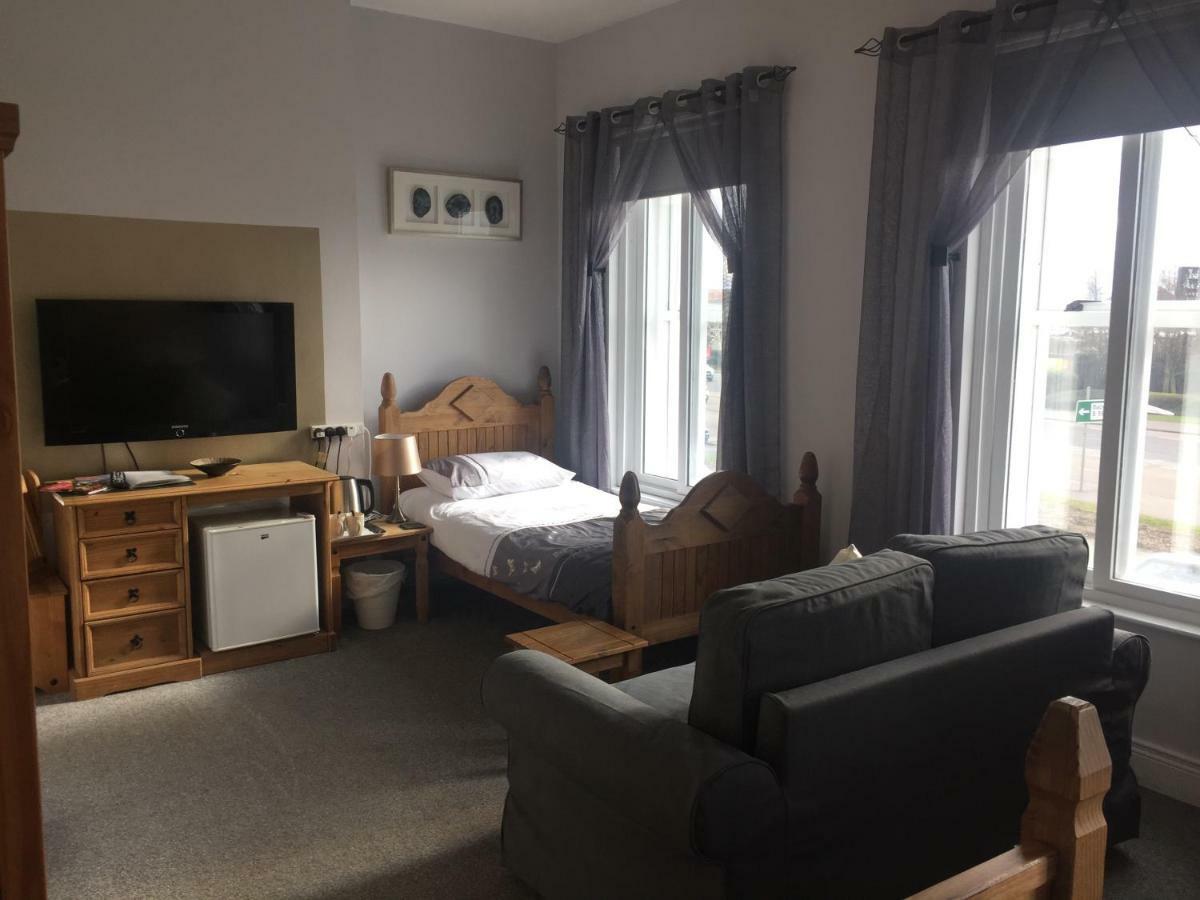 The Keep Guesthouse 캐릭퍼거스 외부 사진