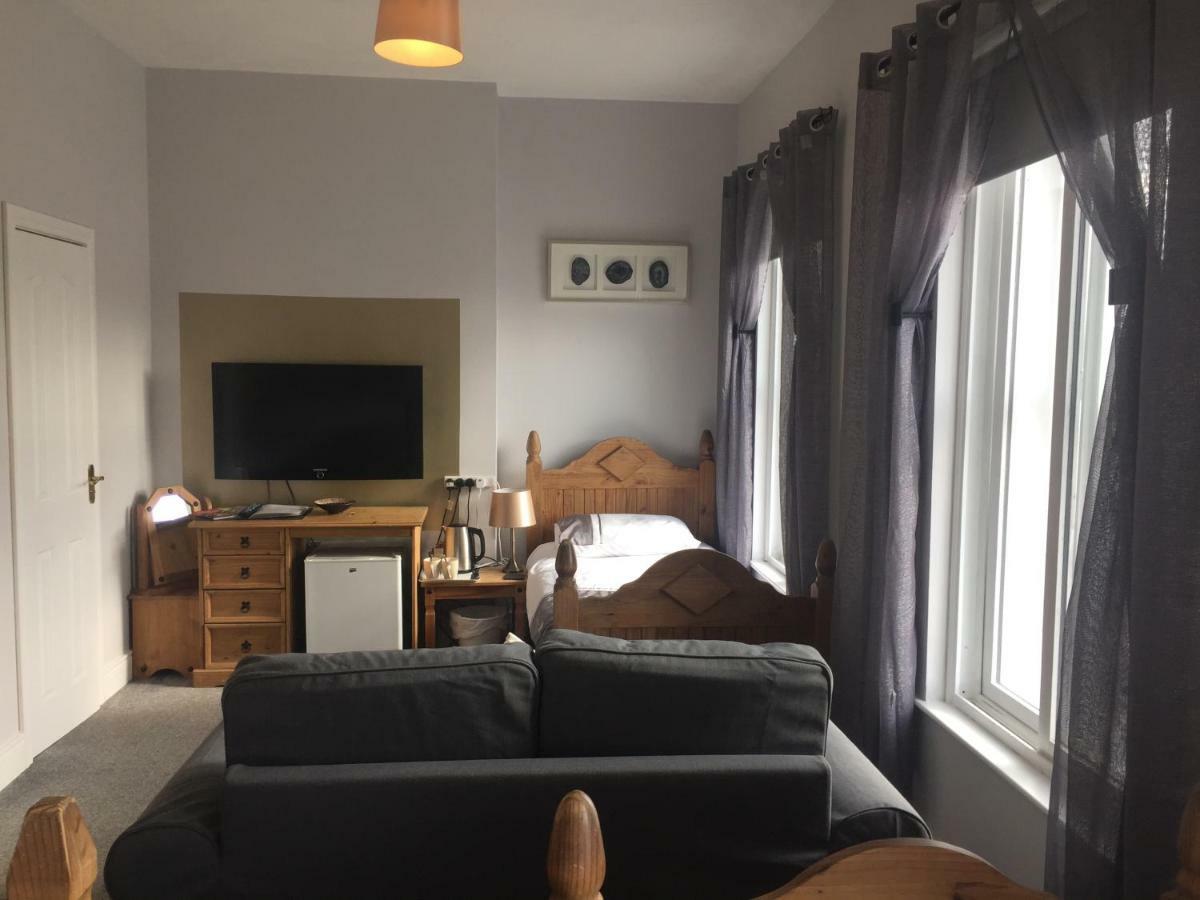 The Keep Guesthouse 캐릭퍼거스 외부 사진